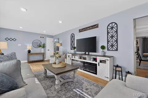 Living - 307 Surf Ct, Ballwin, MO 63021 photo 3 of 3