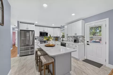 Kitchen - 307 Surf Ct, Ballwin, MO 63021 photo 2 of 4