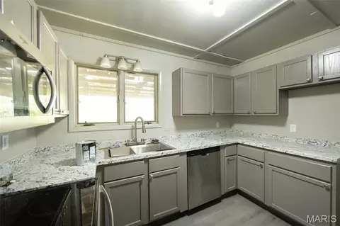 Kitchen - 12385 State Route Cc, Rolla, MO 65401 photo 5 of 5