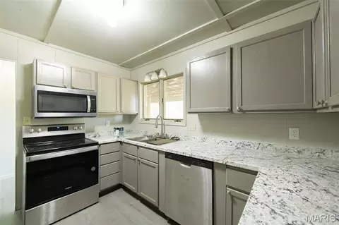 Kitchen - 12385 State Route Cc, Rolla, MO 65401 photo 3 of 5
