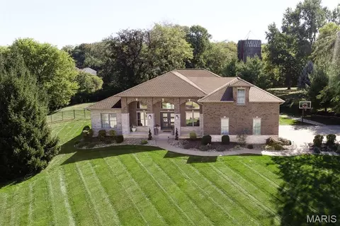 2921 Titleist Dr, Belleville, IL 62220