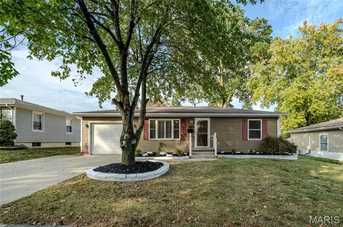 417 Notre Dame Ave, Edwardsville, IL 62025