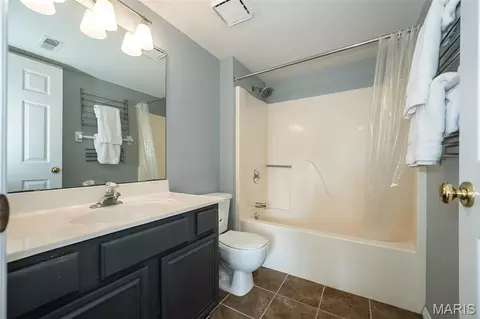 Bath - 1445 Whispering Creek Dr #E, Ballwin, MO 63021 photo 2 of 2
