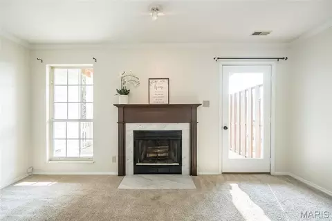 Living - 1445 Whispering Creek Dr #E, Ballwin, MO 63021 photo 3 of 4