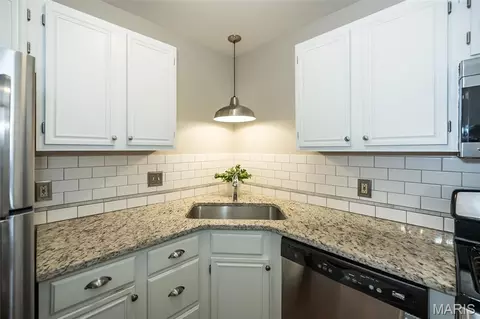 Kitchen - 1445 Whispering Creek Dr #E, Ballwin, MO 63021 photo 3 of 4