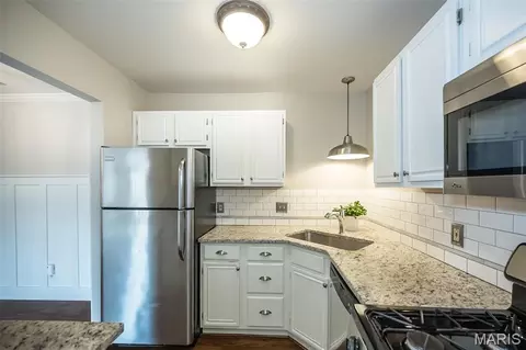 Kitchen - 1445 Whispering Creek Dr #E, Ballwin, MO 63021 photo 4 of 4