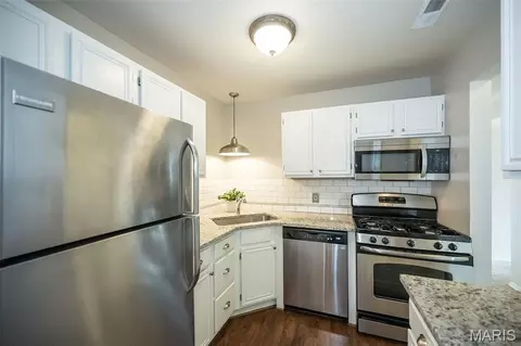 Kitchen - 1445 Whispering Creek Dr #E, Ballwin, MO 63021 photo 2 of 4