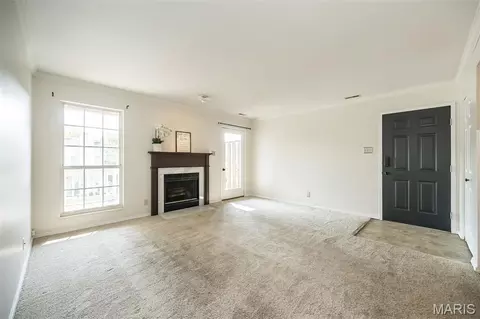 Living - 1445 Whispering Creek Dr #E, Ballwin, MO 63021 photo 2 of 4