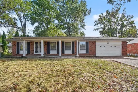 11972 Nero Dr, Florissant, MO 63033