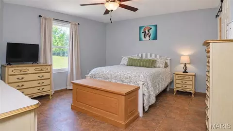 Bedroom - 305 Woolsey St, Mountain View, MO 65548 photo 4 of 8