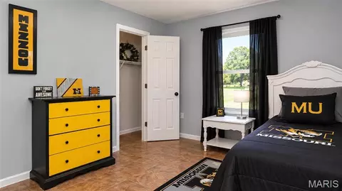 Bedroom - 305 Woolsey St, Mountain View, MO 65548 photo 8 of 8