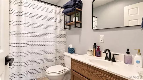 Bath - 305 Woolsey St, Mountain View, MO 65548 photo 2 of 3