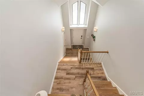 Entry Way - 1701 Highview Circle Ct, Ballwin, MO 63021 photo 3 of 5