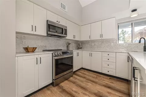 Kitchen - 1701 Highview Circle Ct, Ballwin, MO 63021 photo 2 of 6