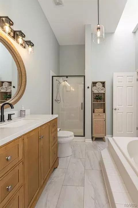 Bath - 1701 Highview Circle Ct, Ballwin, MO 63021 photo 3 of 6