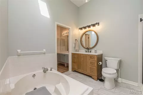 Bath - 1701 Highview Circle Ct, Ballwin, MO 63021 photo 5 of 6