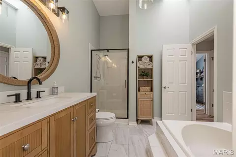 Bath - 1701 Highview Circle Ct, Ballwin, MO 63021 photo 2 of 6