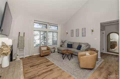 Living - 1701 Highview Circle Ct, Ballwin, MO 63021 photo 1 of 2