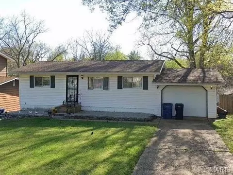 448 Golden Valley Dr, Saint Louis, MO 63129