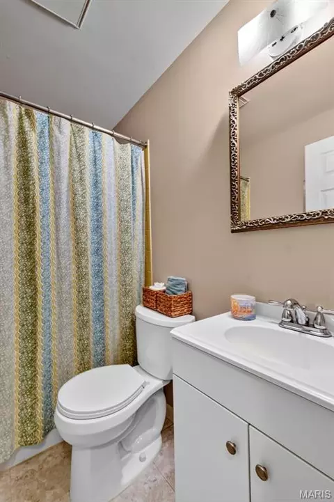 Bath - 348 Parma Dr, Ballwin, MO 63021 photo 3 of 3