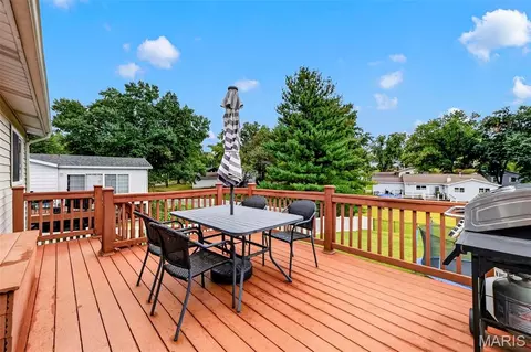Exterior - 348 Parma Dr, Ballwin, MO 63021 photo 3 of 4