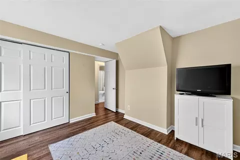 Bedroom - 348 Parma Dr, Ballwin, MO 63021 photo 4 of 6