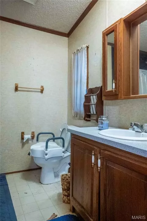Bath - 228 Logan Rd, Silex, MO 63377 photo 1 of 2