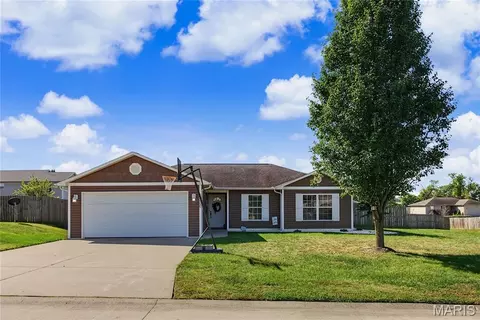 200 Silver Hawk Ln, Cape Girardeau, MO 63701