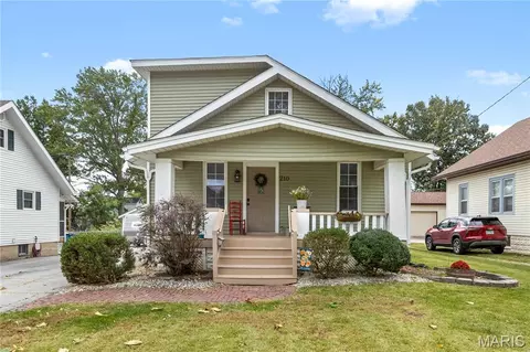 210 Mckinley Ave, Edwardsville, IL 62025