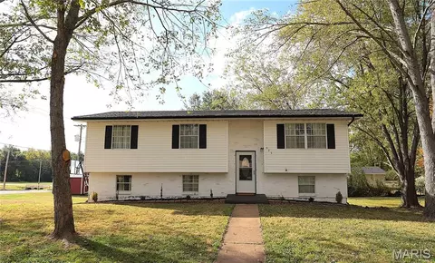 626 Edward St, Farmington, MO 63640