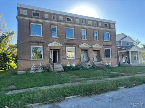4450 W Belle Pl, Saint Louis, MO 63108
