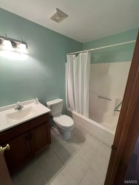 Bath - 207 Serenity Place Ct, Pacific, MO 63069 photo 1 of 2
