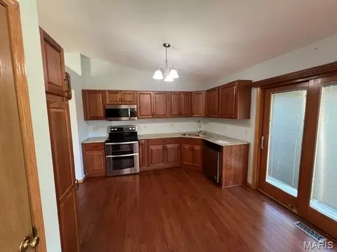 Kitchen - 207 Serenity Place Ct, Pacific, MO 63069 photo 2 of 2
