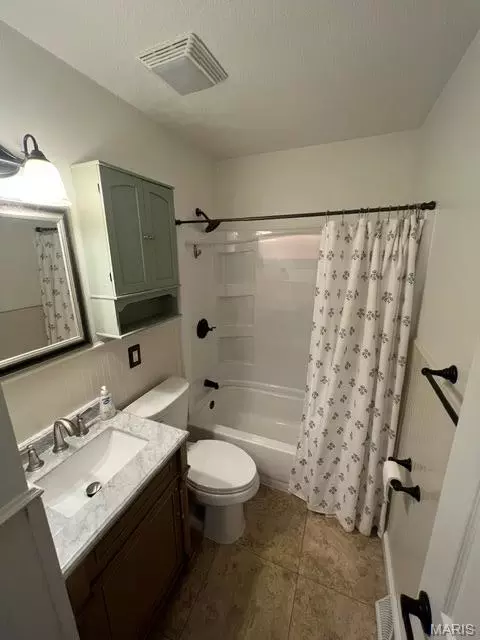 Bath - 220 Berry Dr, Gray Summit, MO 63039 photo 1 of 1