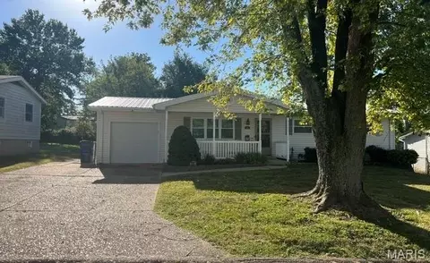 220 Berry Dr, Gray Summit, MO 63039