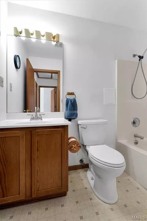Bath - 3 Meadow View Dr, Union, MO 63084 photo 2 of 3