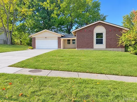 4484 Miletus Dr, Florissant, MO 63033