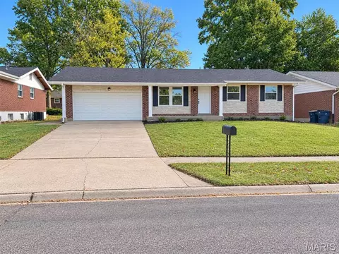 11768 Galba Dr, Florissant, MO 63033
