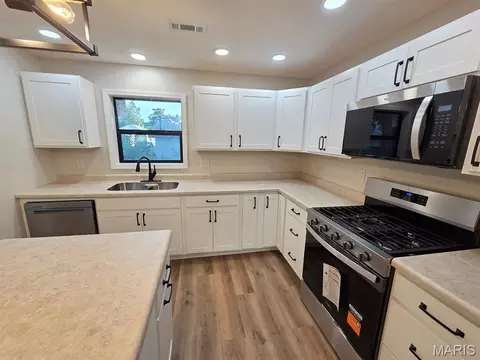 Kitchen - 1003 Hampton Ln, Canton, MO 63435 photo 4 of 7
