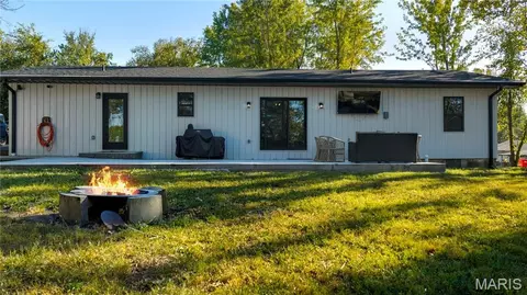 Exterior - 213 Flora St, Iberia, MO 65486 photo 5 of 11
