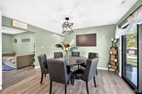 Dining - 213 Flora St, Iberia, MO 65486 photo 1 of 2