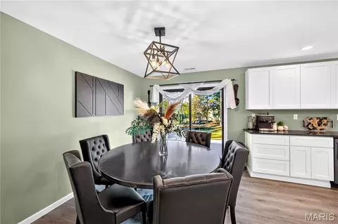Dining - 213 Flora St, Iberia, MO 65486 photo 2 of 2
