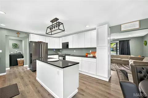 Kitchen - 213 Flora St, Iberia, MO 65486 photo 4 of 6