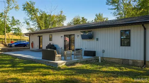 Exterior - 213 Flora St, Iberia, MO 65486 photo 8 of 11