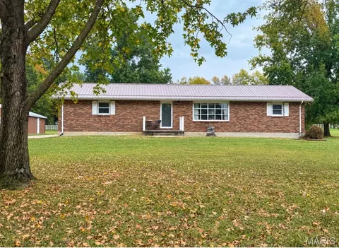4812 Copenhagen Rd, Farmington, MO 63640