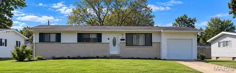 730 Crabapple Ln, Florissant, MO 63031