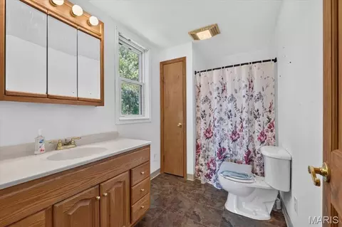 Bath - 8329 Andy Rd, Waterloo, IL 62298 photo 1 of 3