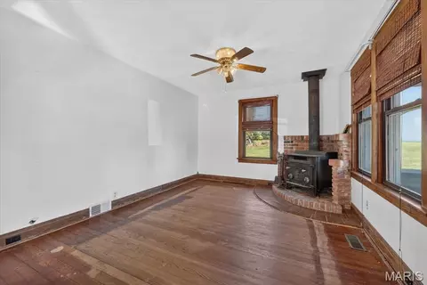 Living - 8329 Andy Rd, Waterloo, IL 62298 photo 1 of 4
