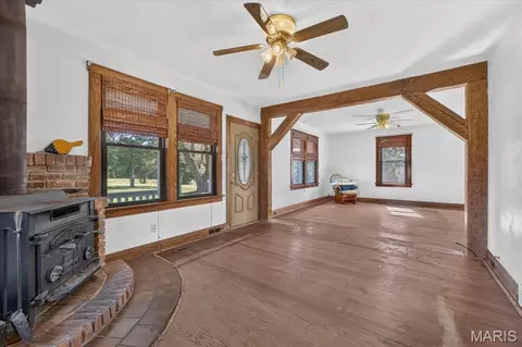 Living - 8329 Andy Rd, Waterloo, IL 62298 photo 3 of 4