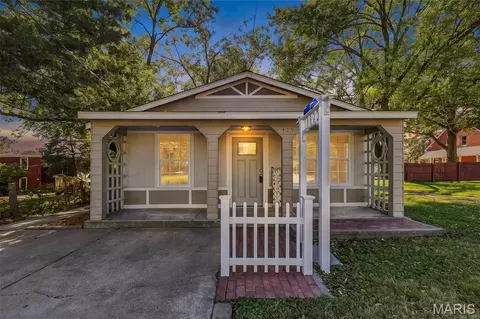 415 Montgomery St, Saint Charles, MO 63301